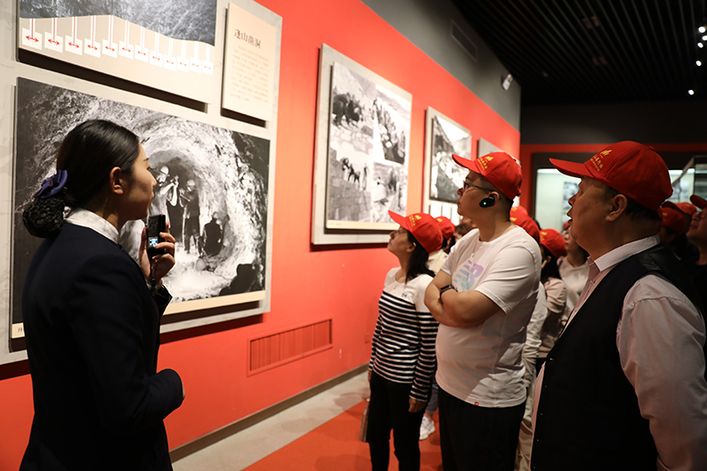 喜迎建國(guó)70周年 聯(lián)興集團(tuán)組織職工到紅旗渠太行山參觀學(xué)習(xí)