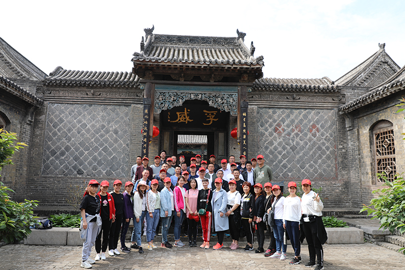 喜迎建國(guó)70周年 聯(lián)興集團(tuán)組織職工到紅旗渠太行山參觀學(xué)習(xí)