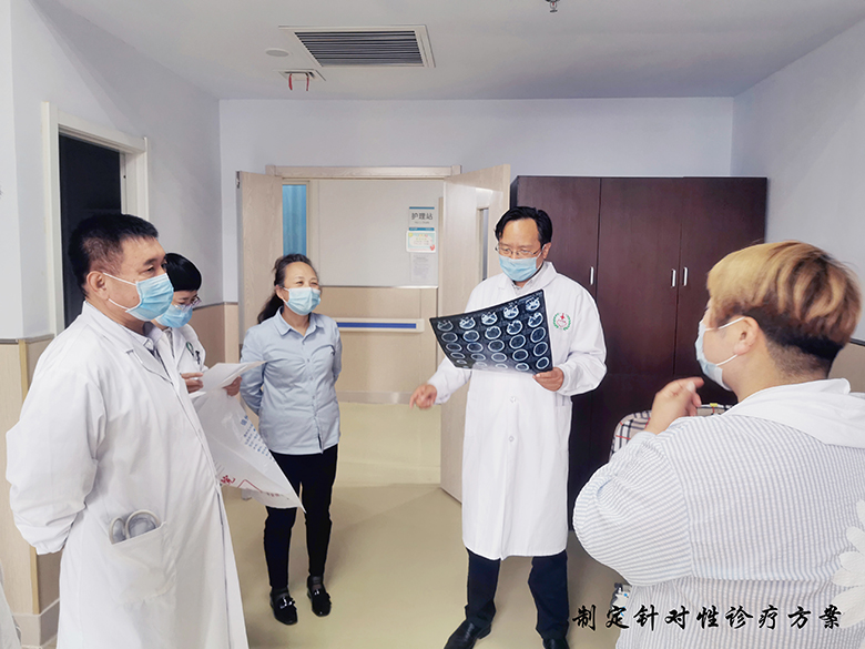 聯興福樂多失能老人護理贏贊譽 家屬送錦旗表謝意
