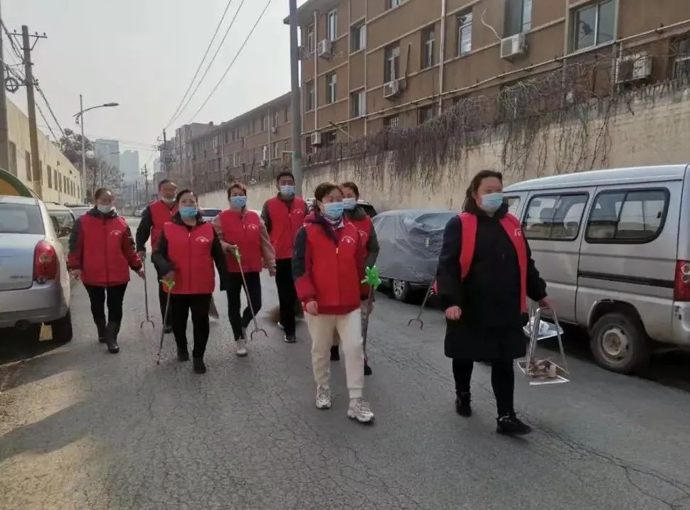 創(chuàng)建文明城市 傳承雷鋒精神 聯(lián)興愛(ài)心義工分會(huì)走進(jìn)德州勞動(dòng)局宿舍